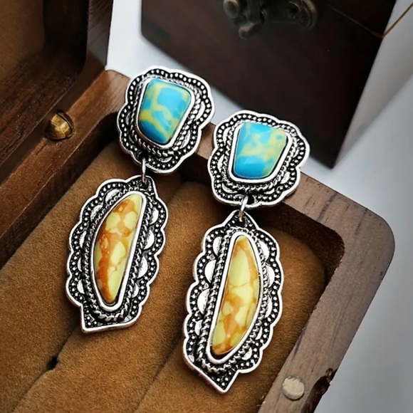 Stunning Boho Dangle Stone Rock Earrings - Picture 1 of 3